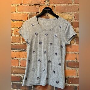 Women’s Banana Republic Grey Tee with Grey Sequins. Size: Medium.